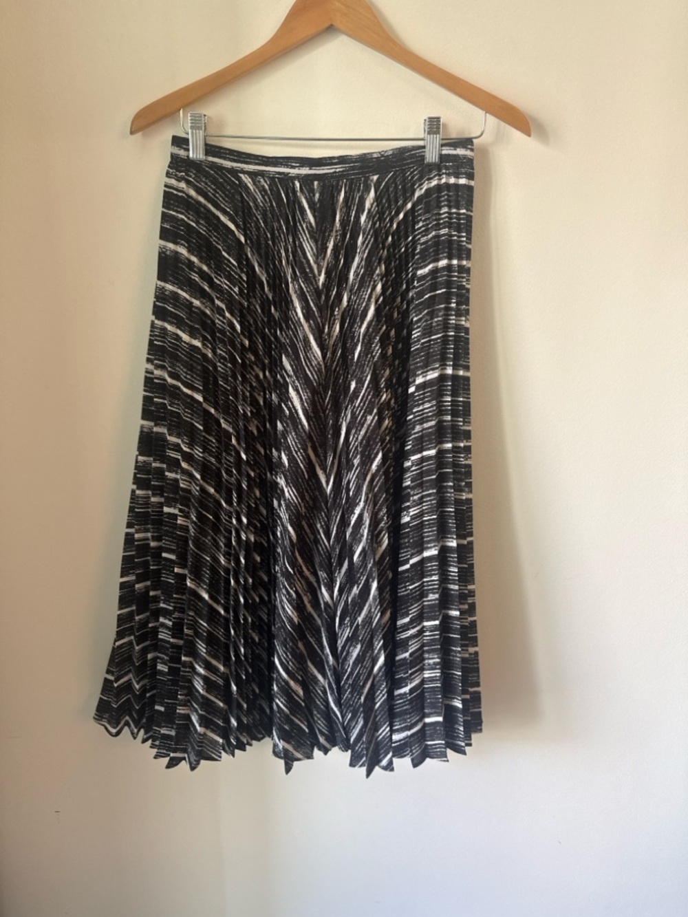 Banana Republic Black and White Pleated Midi Skirt
